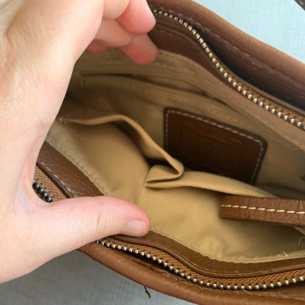 Coach signature small brown swinger bag - Picture 4 of 10